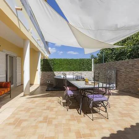 Riad Latifa - Authentic Riad With Jacuzzi In Vila Albufeira